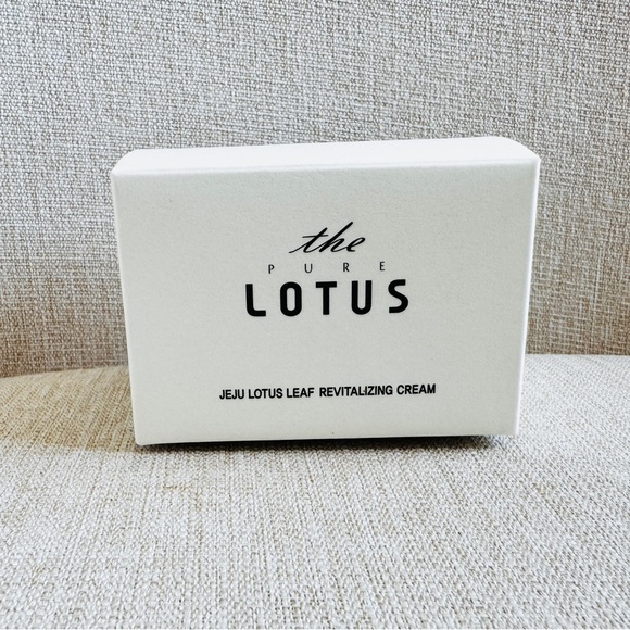 The Pure Lotus Jeju Lotus Leaf Revitalizing Cream. Korean Skincare - Picture 3 of 12